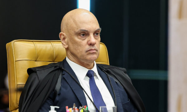 Mulher de Moraes nega vínculo pessoal com Vorcaro em viagem de jatinho