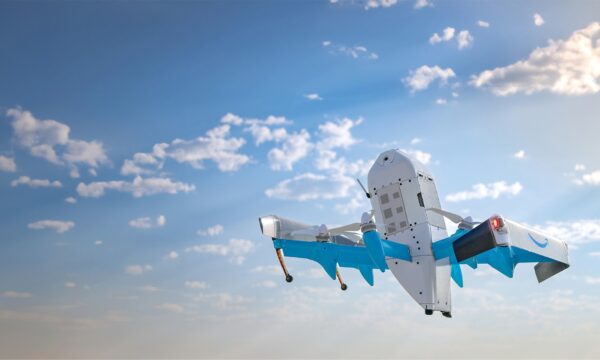 Menos motoristas, mais drones: a estratégia da Amazon para baratear o