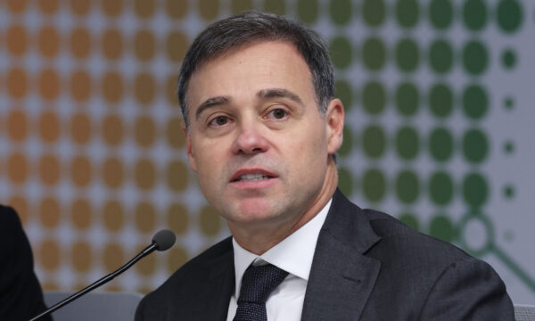 Mendonça rejeita ação contra reajuste do Bolsa Família