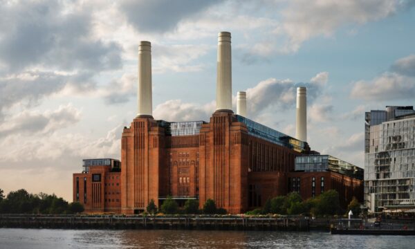 Apple inaugura casa de shows para 600 pessoas em antiga usina histórica de Londres