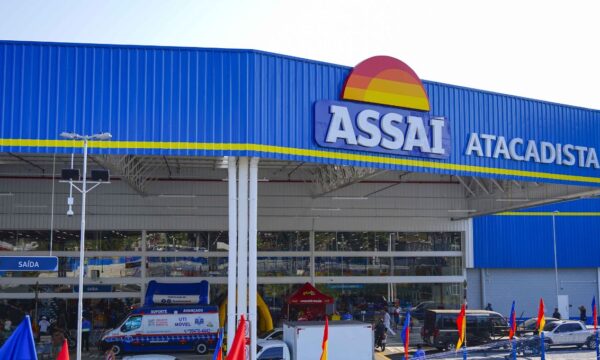 Assaí (ASAI3): Cade aprova aquisição de 18 postos de combustíveis localizados em São Paulo; entenda a operação