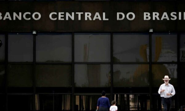Economistas projetam inflação mais baixa em 2026 e só mais um corte na