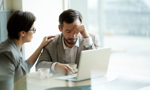 4 passos para fortalecer a inteligência emocional e converter o medo do julgamento em coragem