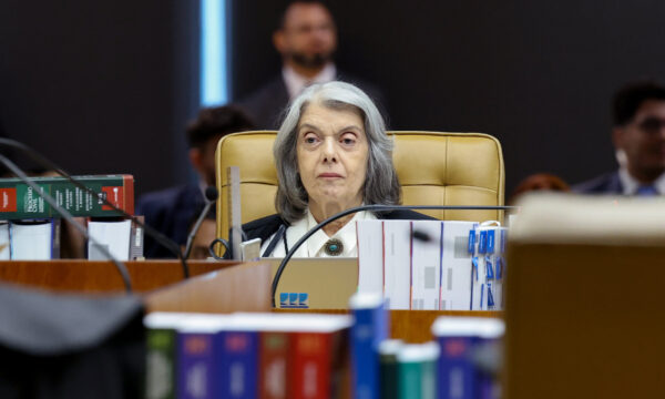 Cármen Lúcia diz lamentar descrença e desânimo com instituições em mei