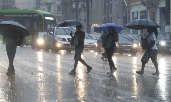 Risco de tornado em SP: veja regiões afetadas e onde as aulas foram su