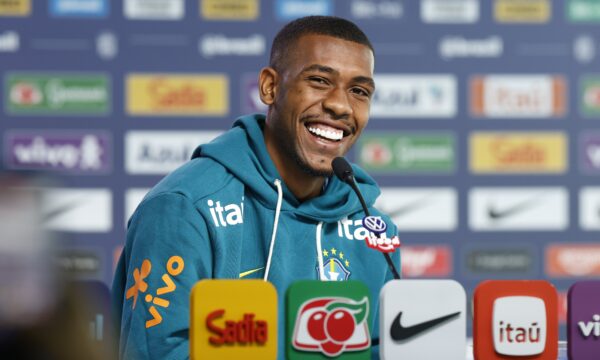 De olho no substituto de ídolo: Liverpool monitora Rayan e negócio pod