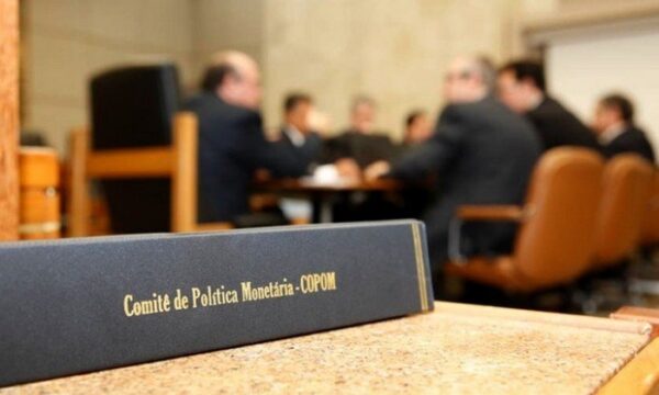 Copom inicia reunião com expectativa de corte da Selic para 13,75%