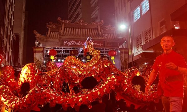 Rua 25 de Março recebe Festival da Lua com desfile de 100 leões chineses
