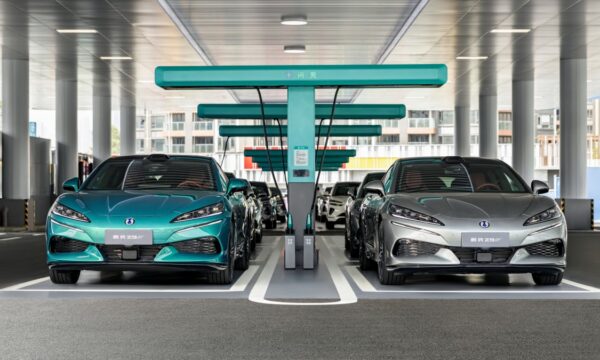 Tecnologia que promete recarregar carros elétricos em 5 minutos chega