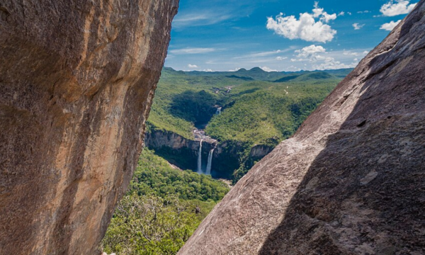 Cristais de 2 bilhões de anos, turismo espiritual e paralelo de Machu