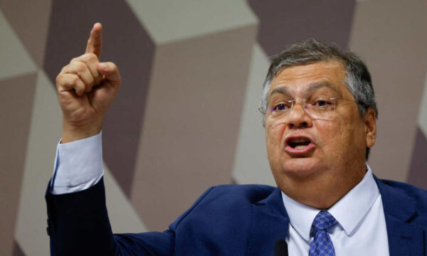 Dino afirma que Mendonça se sobrepôs a Fachin e cita reunião do ministro com Vorcaro