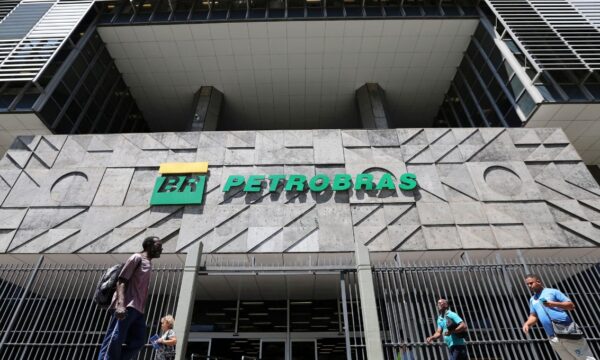 Petrobras (PETR4): Itaú BBA sobe preço-alvo e vê novos destinos para o capex da estatal