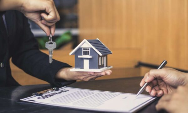 Mora longe do trabalho? Projeto pode liberar uso do FGTS para comprar