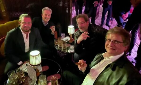Advogado do Master encaminhou foto de Gonet com Vorcaro fumando charuto em Londres