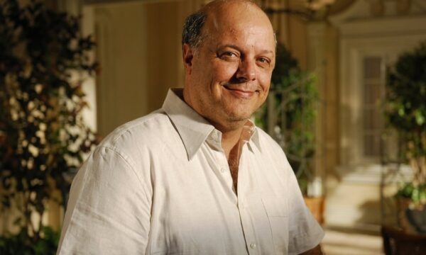 Roney Facchini, ator de ‘Rá-Tim-Bum’, morre aos 73 anos