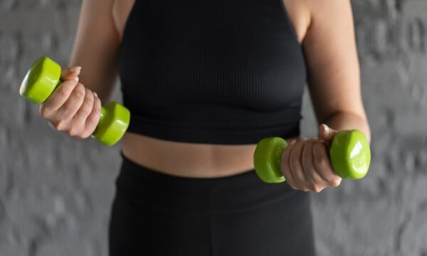 Faz musculação e não perde peso? Estudo mostra o que acontece com a gordura
