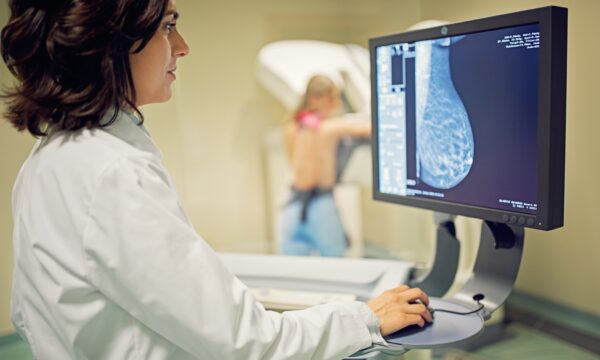 Anvisa aprova novo medicamento oral para câncer de mama avançado