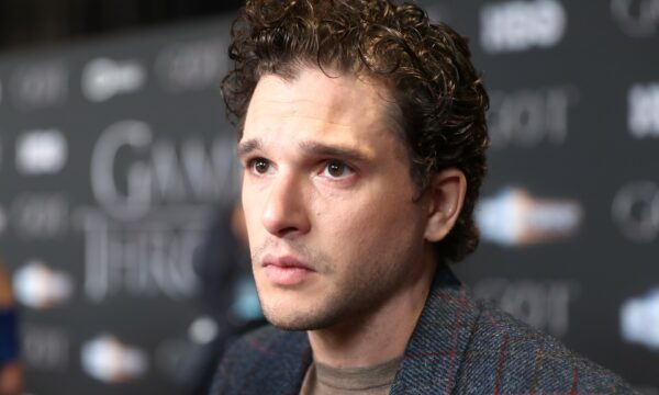 Kit Harington revela como ‘Harry Potter’ o ajudou a se manter sóbrio