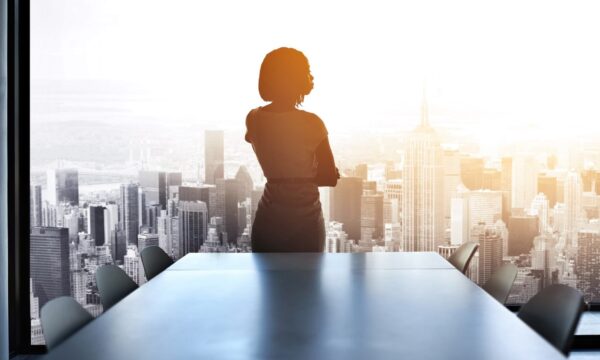 Só 5% dos CEOs no Brasil são mulheres – e elas precisam estudar mais para chegar ao topo
