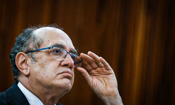 Gilmar Mendes propõe regra no STF para barrar militares e policiais; o