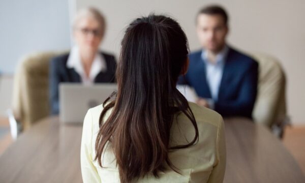 Como falar de pontos fracos na entrevista sem transformar a resposta em armadilha