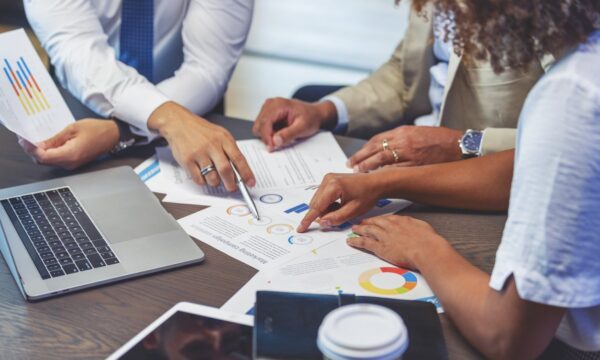 A carreira em finanças que pode render até R$ 87 mil por mês e atrai p