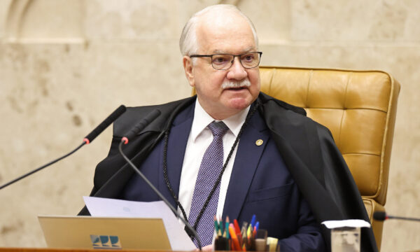 Resposta institucional à crise no STF será firme, proporcional e rigorosa, afirma Edson Fachin