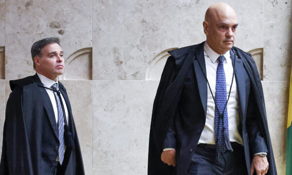 Fachin tira do inquérito das fake news investigação de Mendonça pedida por Moraes