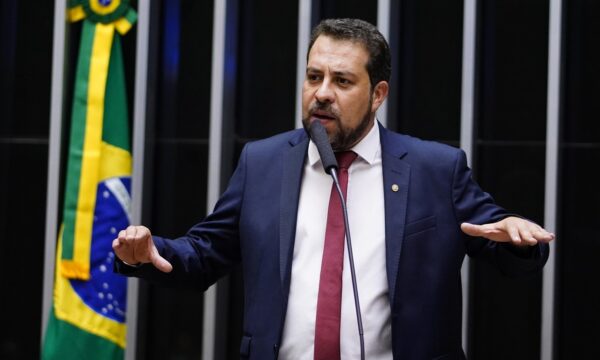 Boulos diz esperar aprovação da PEC do fim da escala 6×1 pelo Senado até quarta-feira
