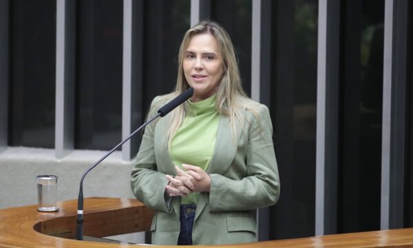 Datafolha no DF: Celina cresce 10 pontos e lidera isolada com 40%