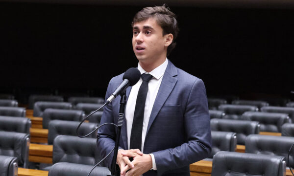 ‘Nunca chamei ele de lindão’, diz Nikolas Ferreira sobre Vorcaro