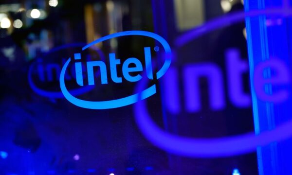 Ação da Intel ganha fôlego com possível acordo com SK Hynix nos EUA