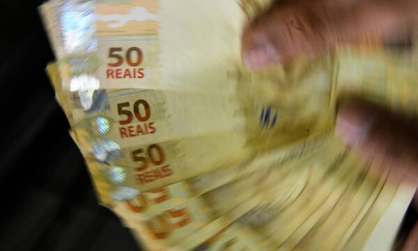 Ressaca econômica à vista? PIB cresce, mas acende alerta para desacele