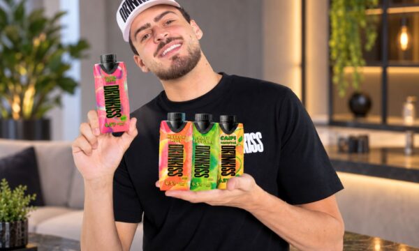 Jon Vlogs ia ser cardiologista, virou influenciador e agora vai fatura