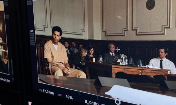 Ele pediu demissão para ser ator. Dois anos depois, estreia na Netflix