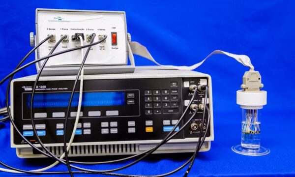 Cientistas brasileiros criam sensor que ‘degusta’ leite e identifica antibióticos