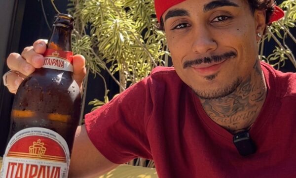 Nude vazado? Boato sobre MC Livinho é ação da Itaipava para o Dia do Sexo