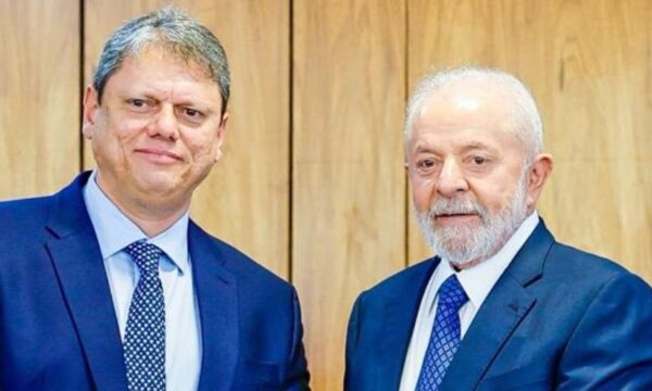 Tarcísio corta crítica ao PT de propaganda do horário eleitoral