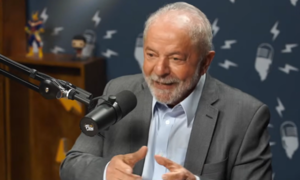 Lula troca debate na Globo por live no Flow Podcast