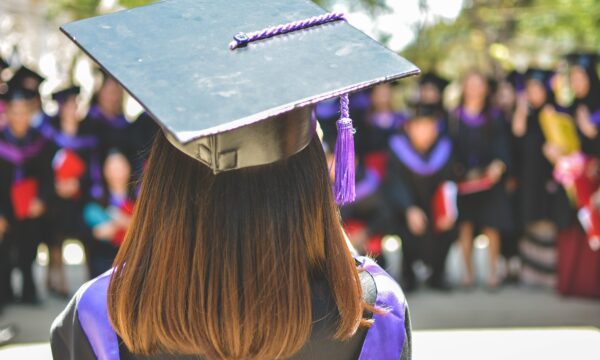Na Evertec, funcionários e filhos recebem até US$ 1.000 por ano para e