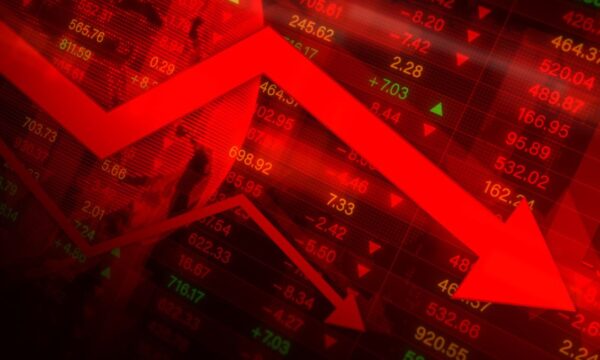 Wall Street cai com nova ofensiva dos EUA contra o Irã e avanço dos Tr