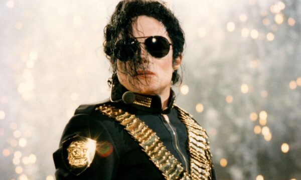 Briga em família: filha de Michael Jackson pede reembolso de advogados e gera polêmica