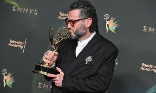 Miguel Gandelman, brasileiro, vence Emmy por direção musical de Bad Bu