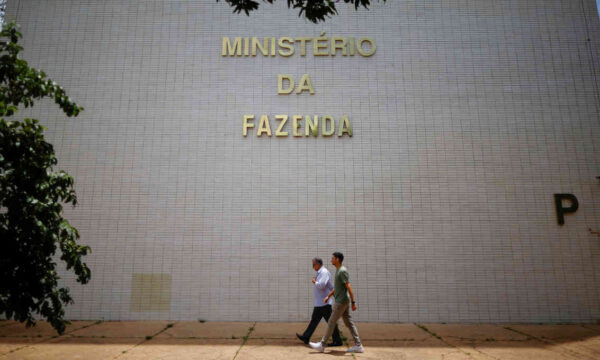 Crescimento da economia fica aquém das expectativas do Ministério da Fazenda; projeção para 2026 está em revisão
