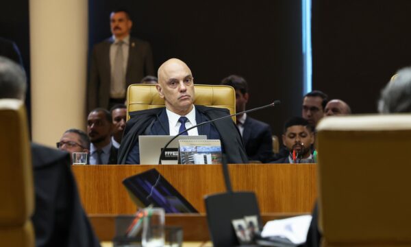 Moraes acusa Mendonça de estar a serviço de grupo político; ministro diz que é mentira