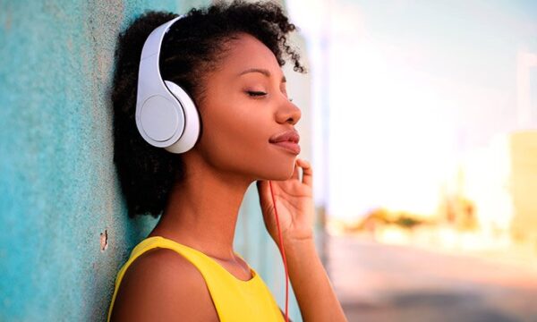 Gosto musical importa no amor? Pesquisa mostra por que sua playlist pode pesar na hora do ‘match’