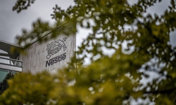 Rússia assume controle da Nestlé e de Auchan em novo cerco a empresas