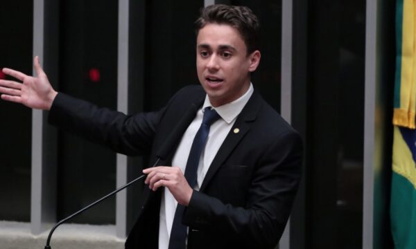 Em áudio, Nikolas Ferreira chama Vorcaro de ‘lindão’ e cobra liberação
