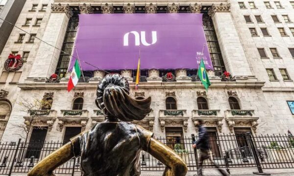 Por que a ação do Nubank desabou com a possível compra do banco britânico Monzo
