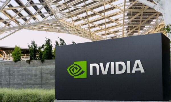 Nvidia (NVDA) registra um dos menores múltiplos da última década; hora de comprar ou é ‘faca caindo’?